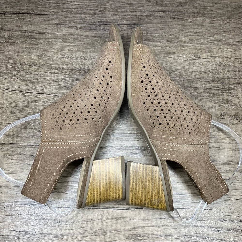 ‎White Mountain Lenora 8.5~Taupe Suede Open Toe  Slingback~Adjustable Strap - Picture 7 of 9